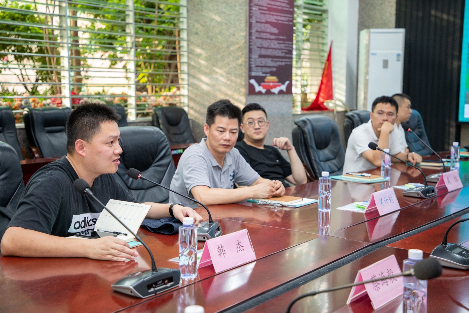 DHY_2405.jpg DHY_2405.jpg