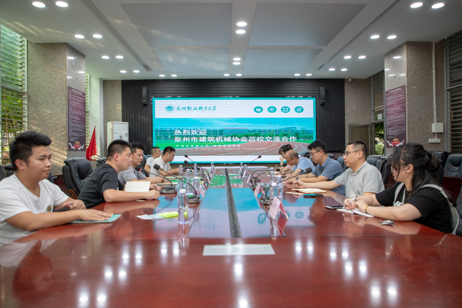 DHY_2398.jpg DHY_2398.jpg