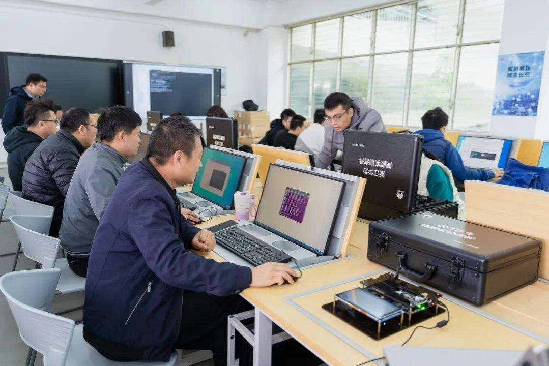 福建泉州大力推进数字人才基地建设 福建泉州大力推进数字人才基地建设